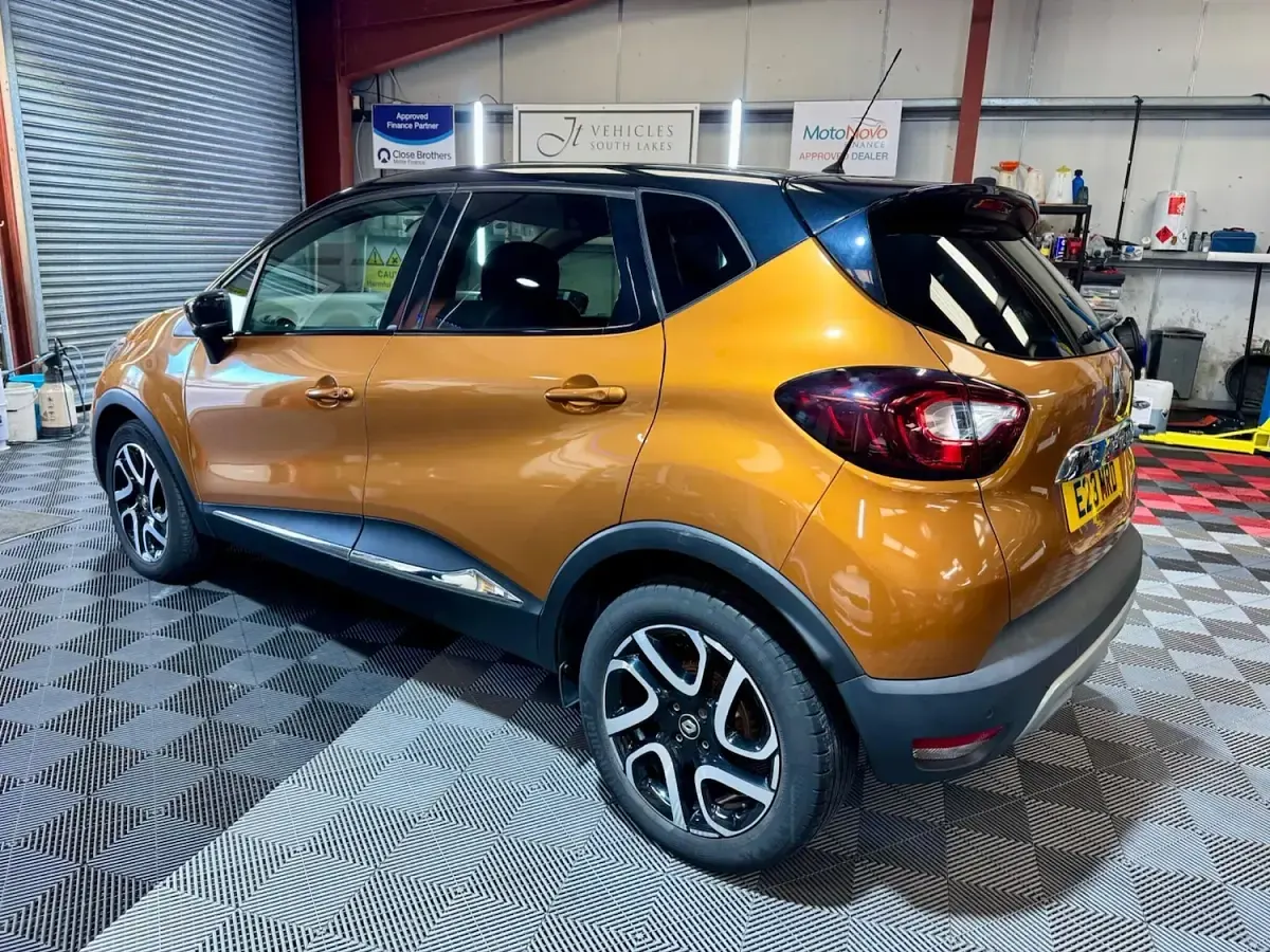 Used Renault Captur Dynamique 120 HP (88 kW) 2018 Orange/black SUV