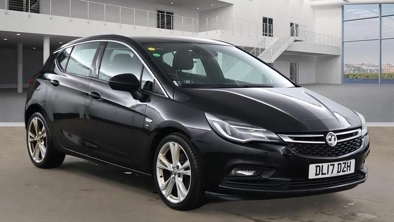 Used Vauxhall Astra SRi 136 HP (100 kW) 2017 Black Hatchback