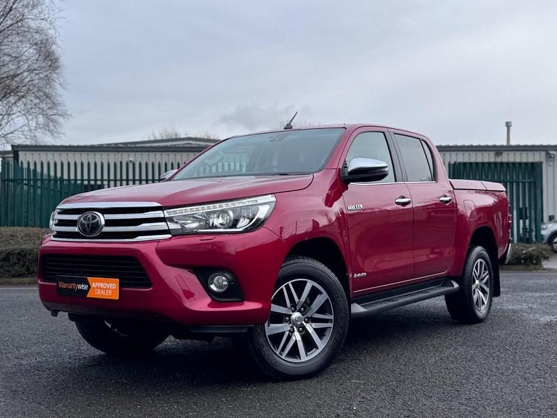 Used Toyota HiLux 150 HP (110 kW) 2018 Red Pickup