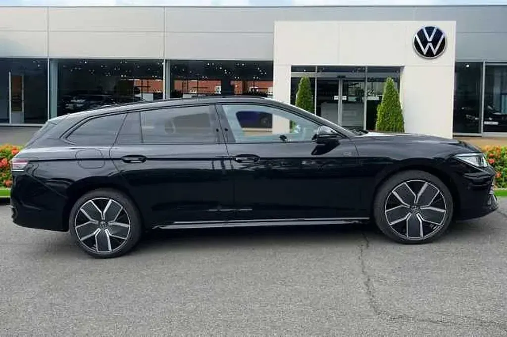 Ny VW Passat Black Edition 203 HK (149 kW) 2025 Svart Kombi