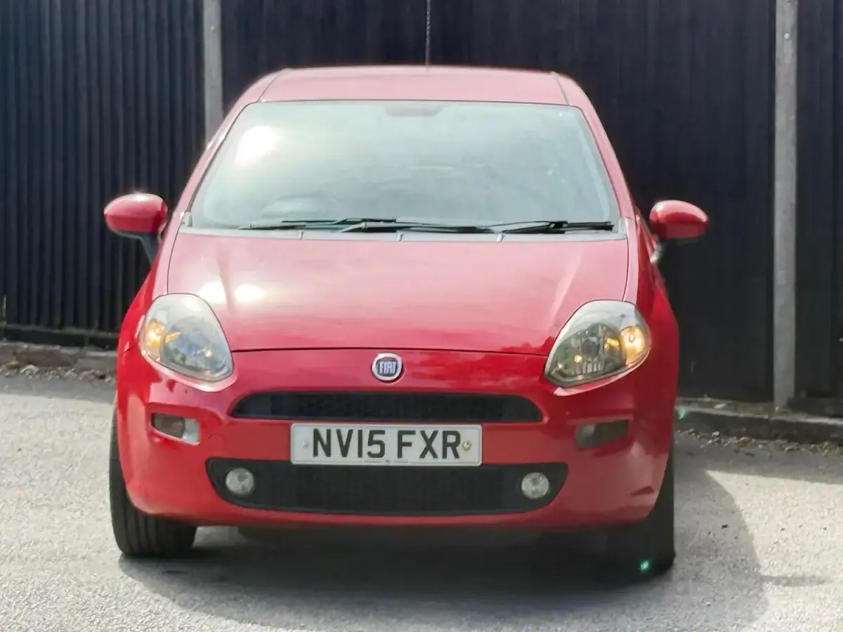 Used Fiat Punto Easy 69 HP (50 kW) 2015 Red Hatchback