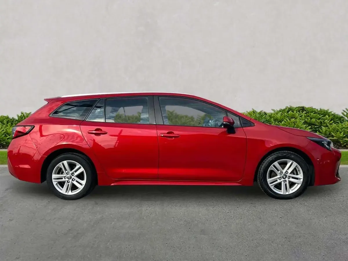 Used Toyota Corolla 140 HP (102 kW) 2023 Red Estate