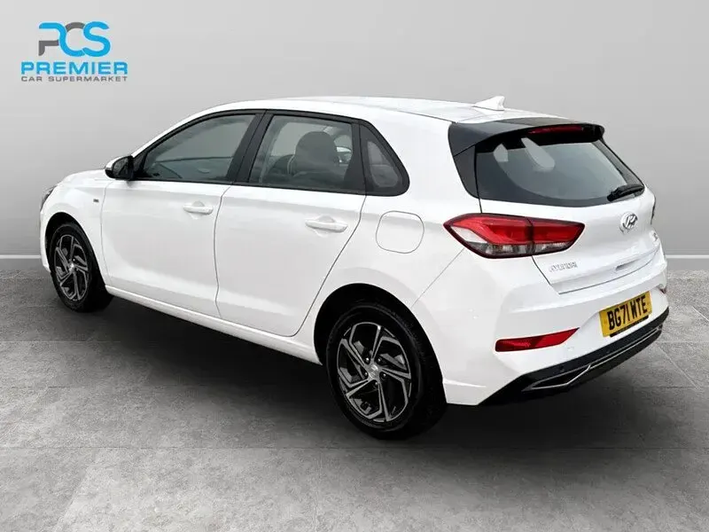 Used Hyundai i30 SE 2021 White Hatchback