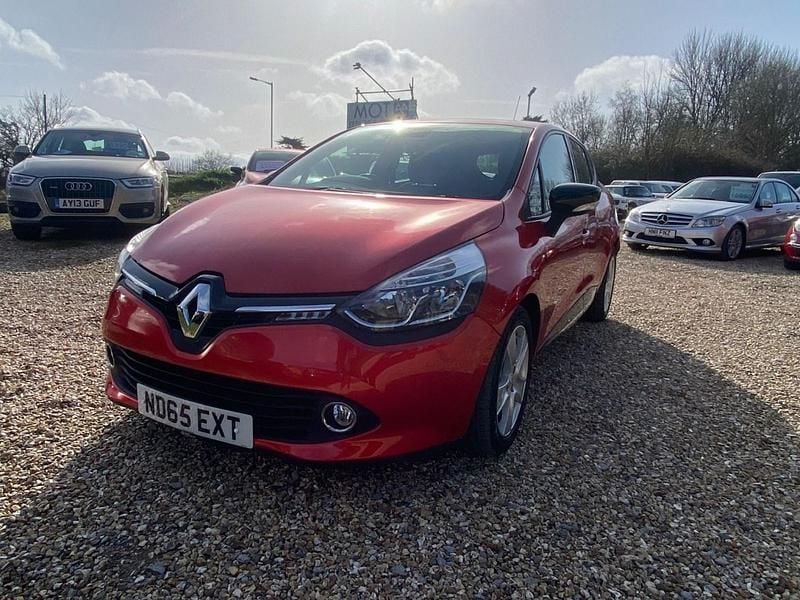 Used Renault Clio IV Dynamique 90 HP (66 kW) 2015 Red Hatchback
