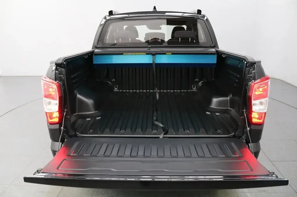 New KGM Musso 202 HP (148 kW) 2025 Black Pickup