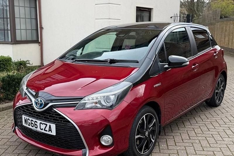 Used Toyota Yaris Hybrid Design 2016