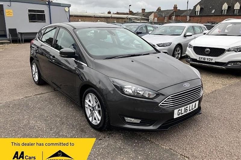 Grey Used 2016 Ford Focus Zetec Hatchback | £5,995 (Good price) - Image 1/1