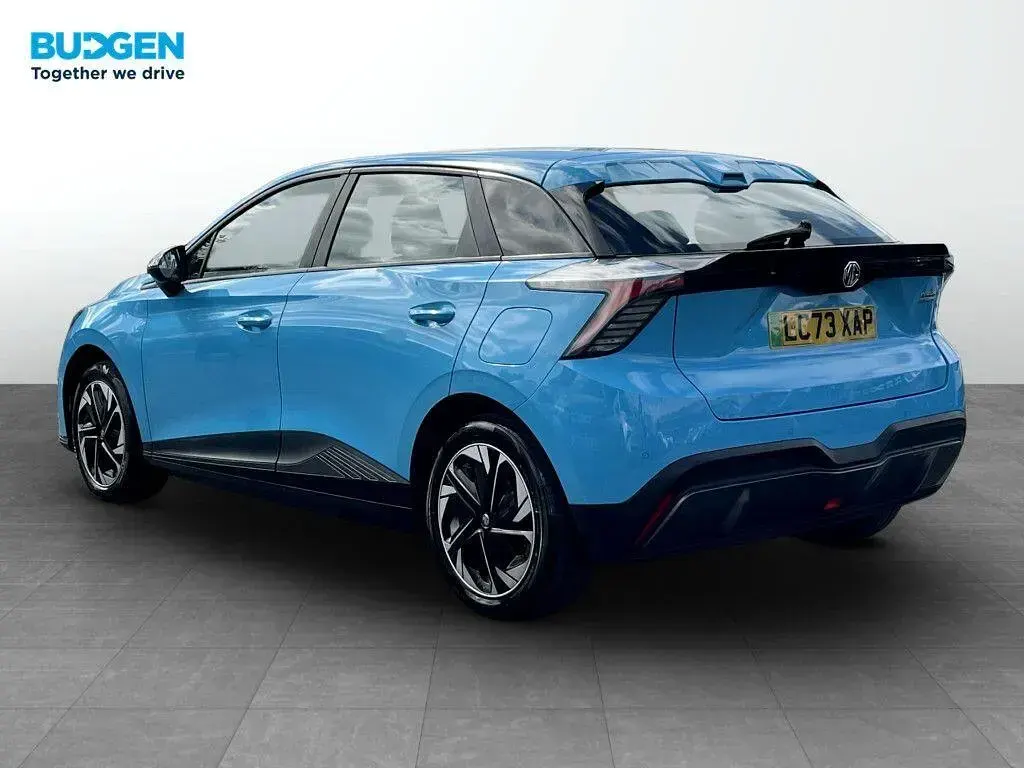 Used MG MG4 EV SE 63 kW (87 HP) 2023 Blue Hatchback