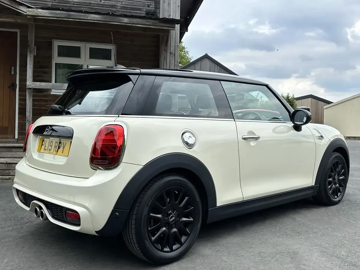 Used Mini Cooper S Classic 2019 White Hatchback