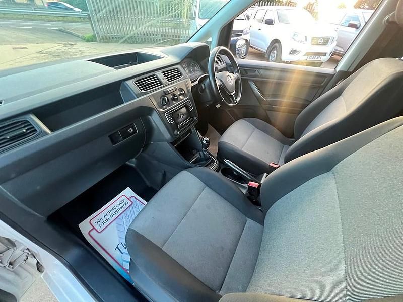 Begagnad VW Caddy Startline 102 HK (75 kW) 2020 Vit Minibuss