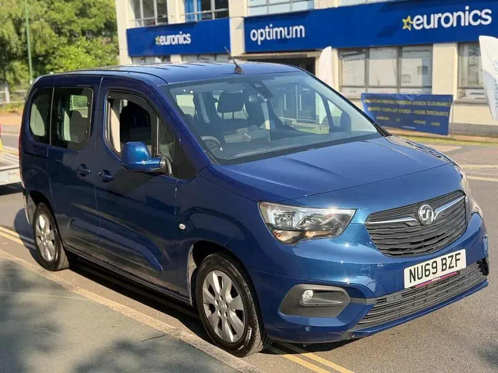 Used Vauxhall Combo S 110 HP (80 kW) 2019 Blue MPV