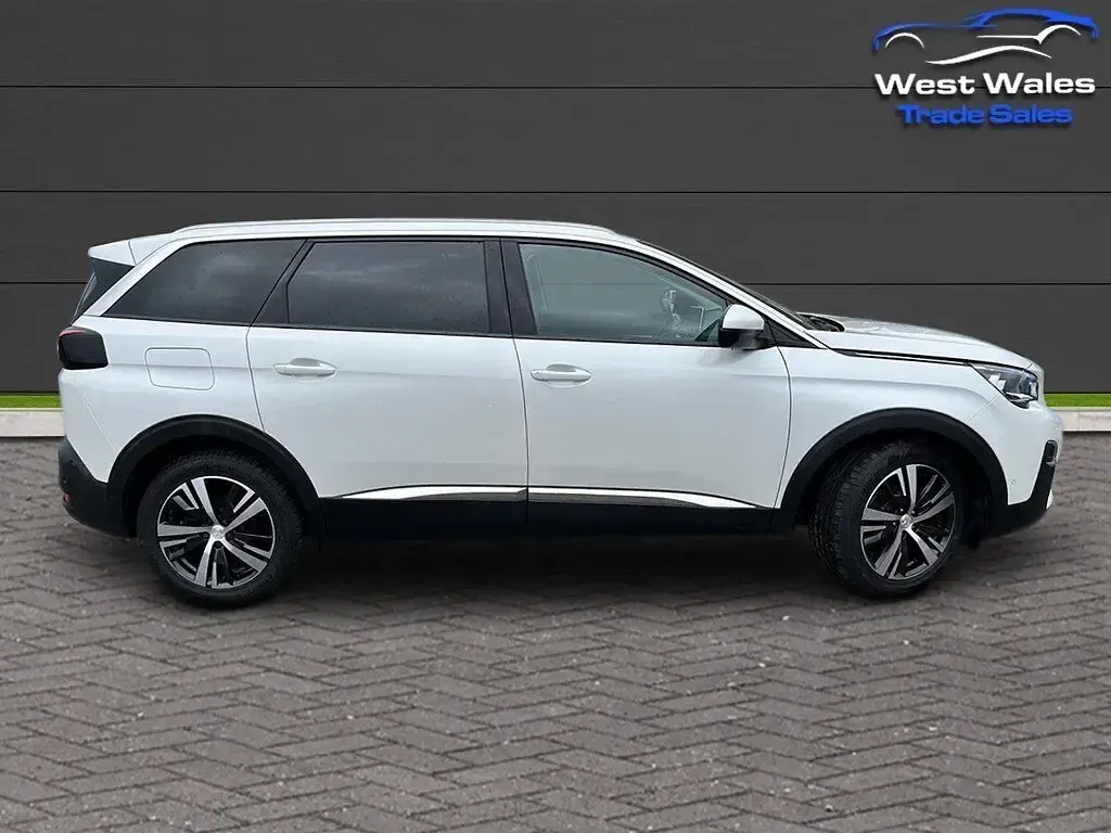 Used Peugeot 5008 Allure 130 HP (95 kW) 2020 White SUV