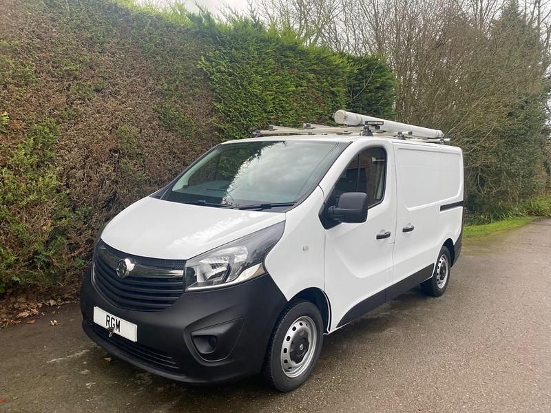 Used Vauxhall Vivaro 95 HP (69 kW) 2018 White MPV