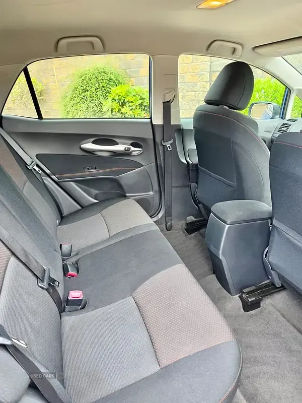 Used Toyota Auris SR 132 HP (97 kW) 2011 Blue Hatchback