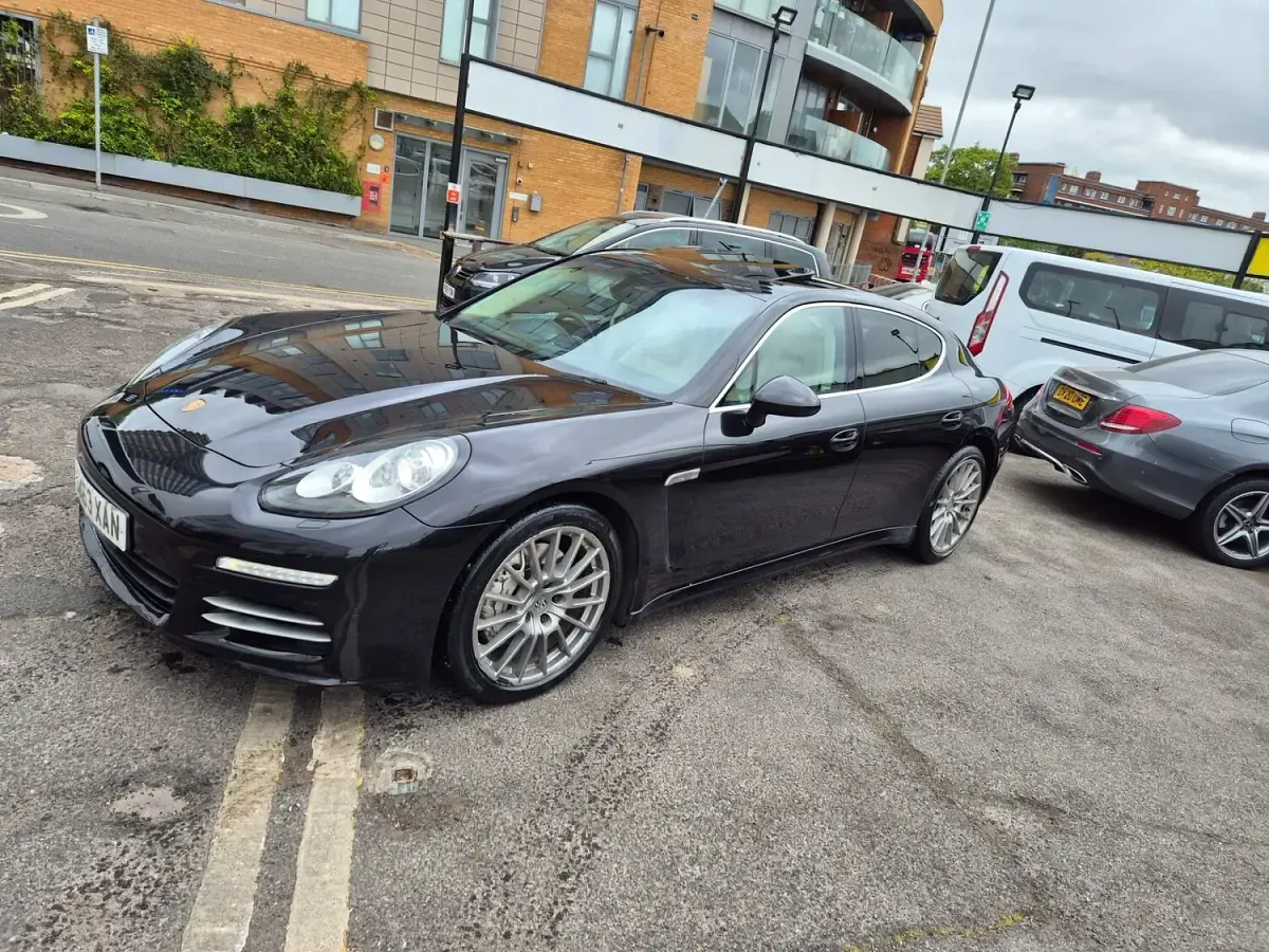 Used Porsche Panamera 420 HP (308 kW) 2014 Black Hatchback