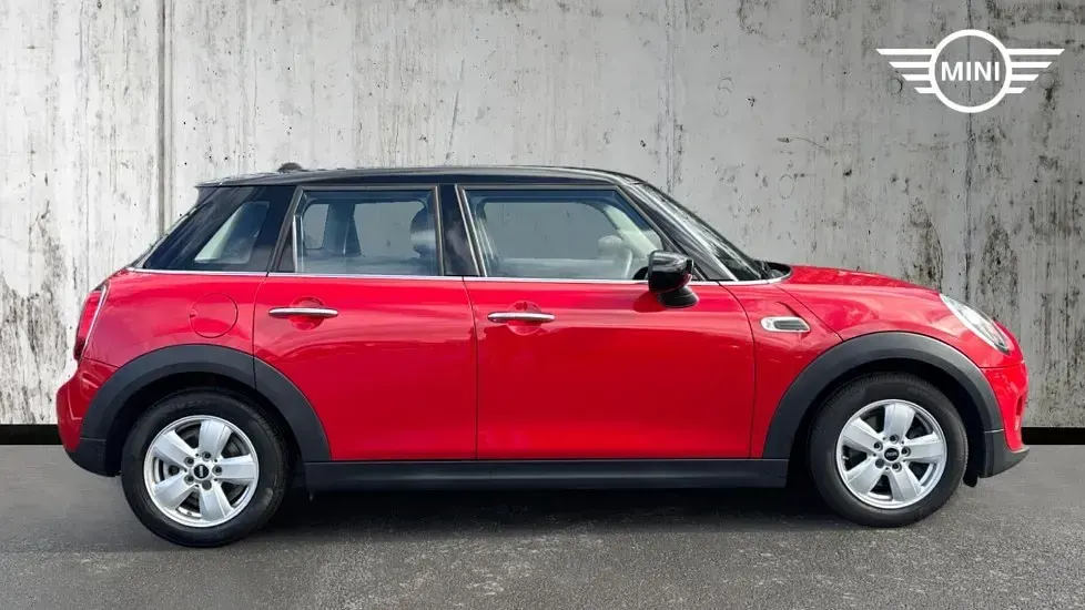 Used Mini Cooper Classic 134 HP (98 kW) 2019 Red Hatchback