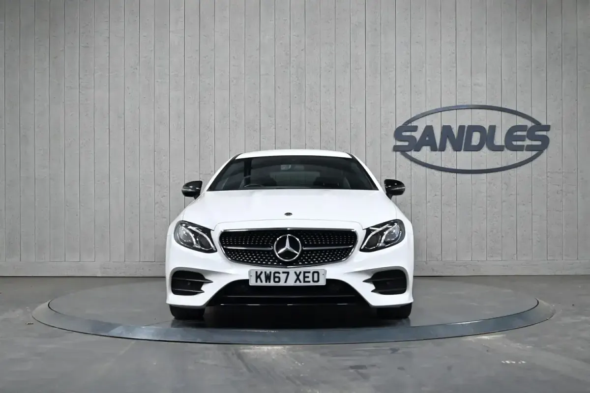 Usado Mercedes E220 AMG line 194 CV (142 kW) 2018 Blanco Coupe