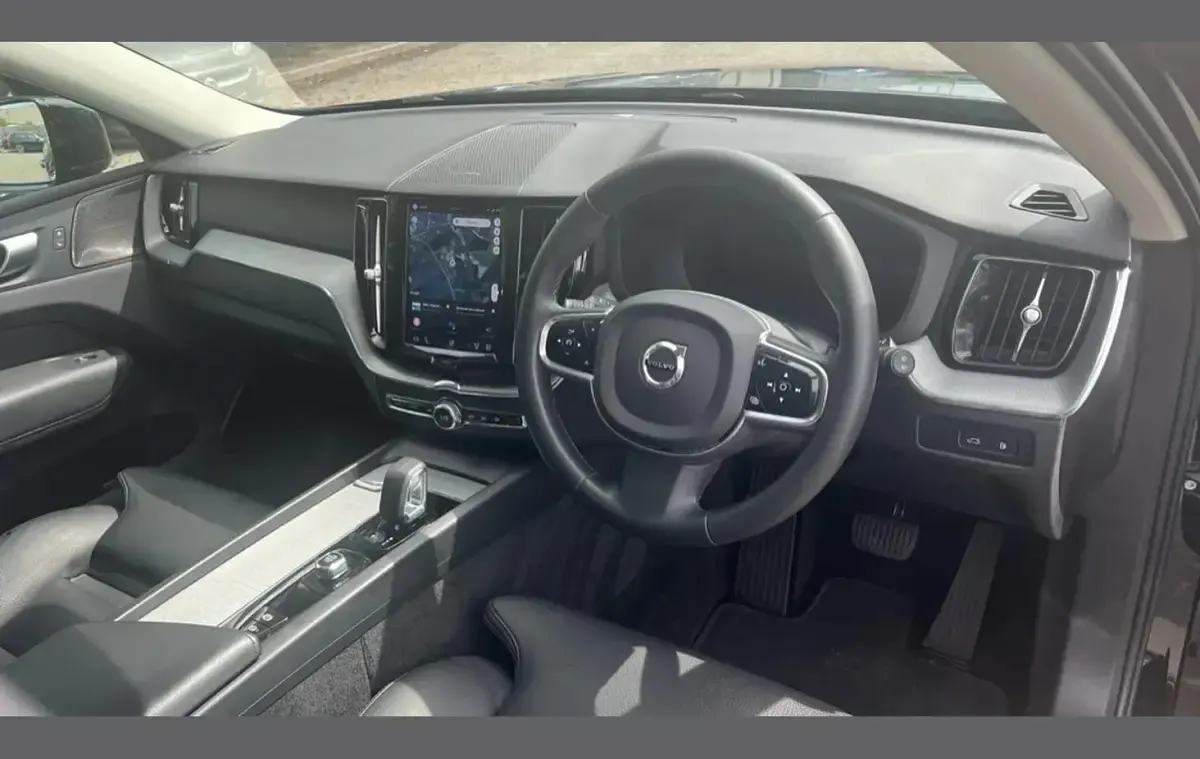 Used Volvo XC60 Plus 350 HP (257 kW) 2023 Black SUV
