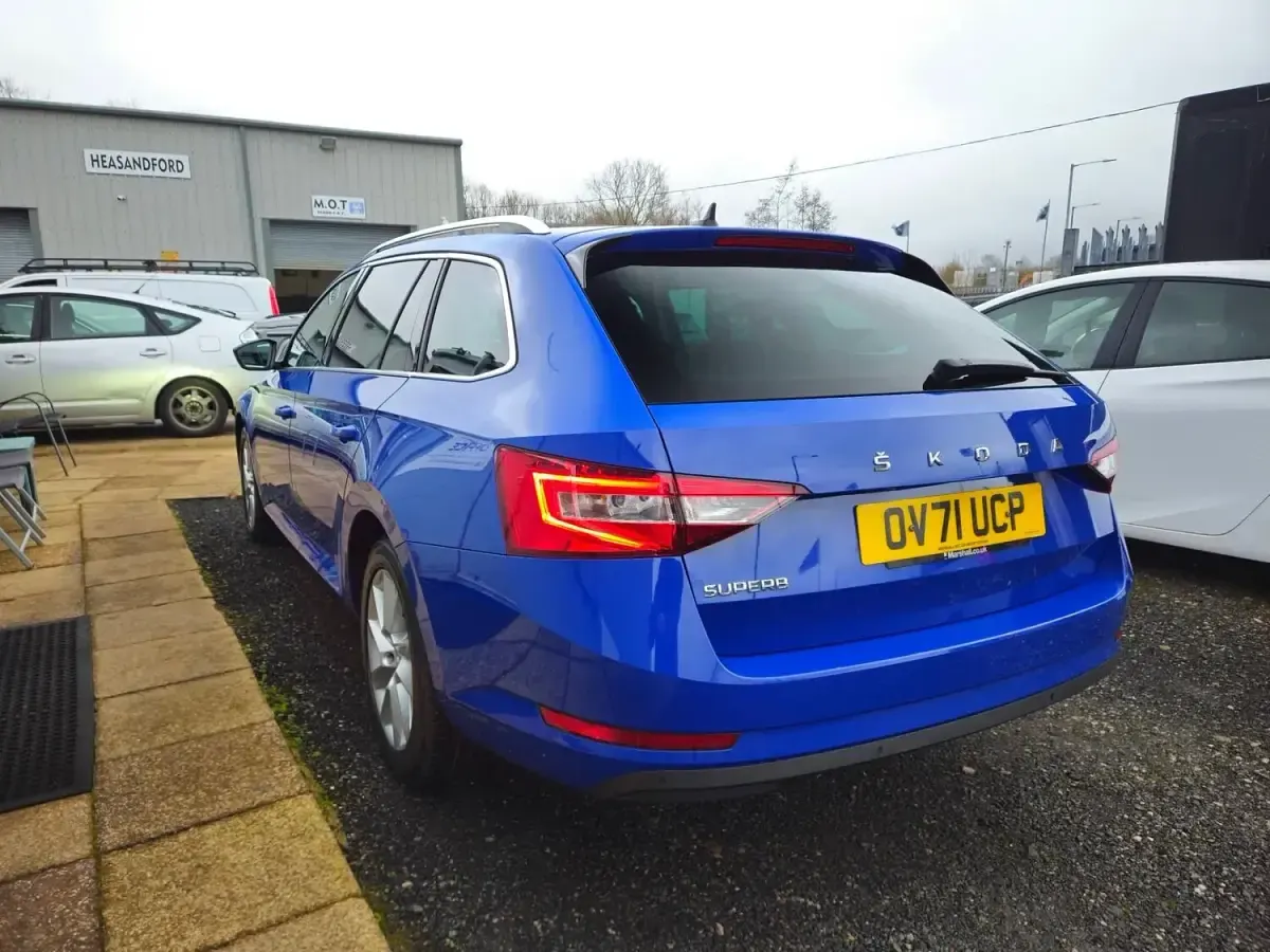 Used Skoda Superb SE Technology 150 HP (110 kW) 2021 Blue Estate