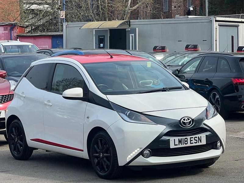 Used Toyota Aygo x-press 68 HP (50 kW) 2018 White Hatchback