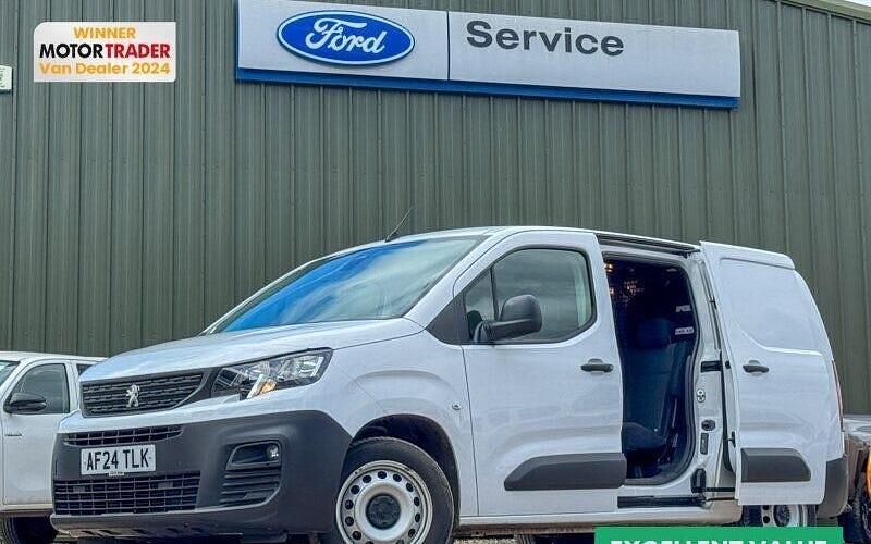 Used Peugeot Partner Premium 131 HP (96 kW) 2023 White MPV