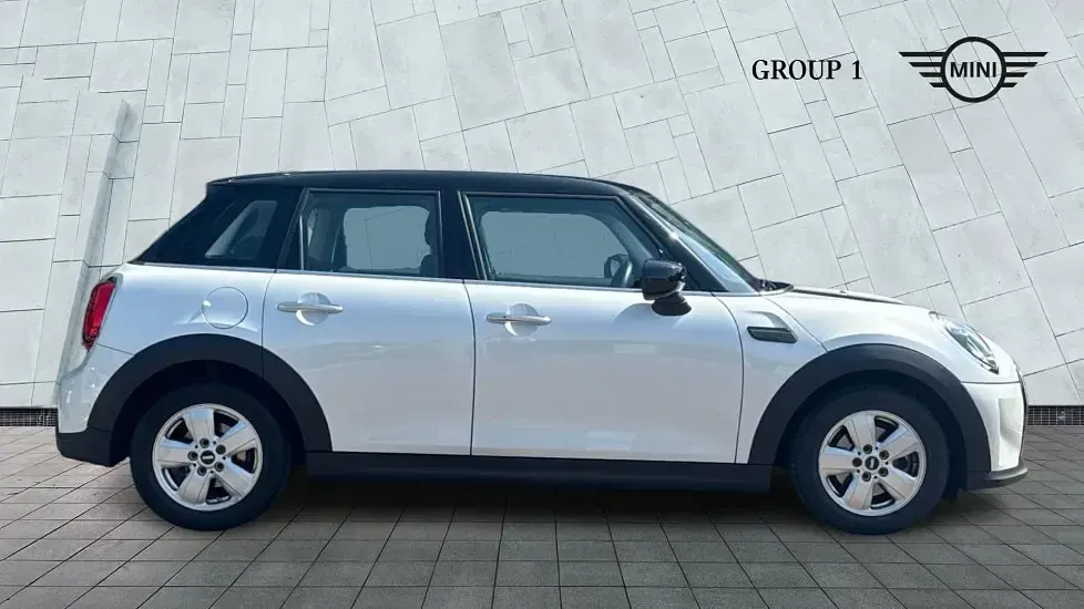 Used Mini Cooper Classic 134 HP (98 kW) 2023 White Hatchback