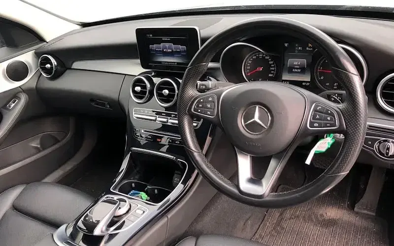 Used Mercedes C220 170 HP (125 kW) 2016 Silver Sedan