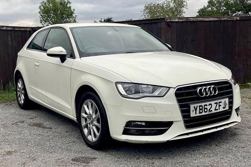 Used Audi A3 110 HP (80 kW) 2013 White Hatchback