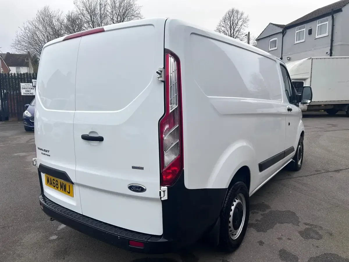 Used Ford Transit Custom 105 HP (77 kW) 2018 White Van