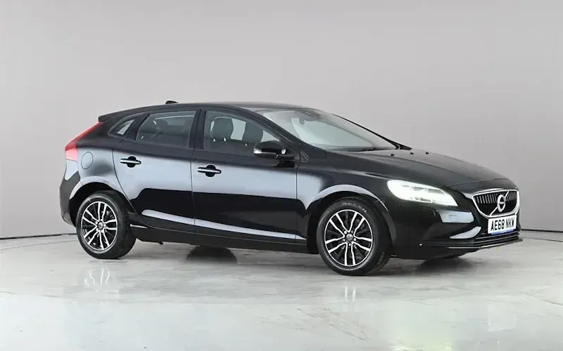 Używany Volvo V40 Momentum 122 KM (89 kW) 2018 Hatchback