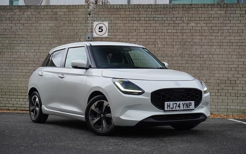 Used Suzuki Swift SZ5 82 HP (60 kW) 2024 Pure white pearl Hatchback