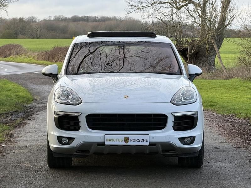 Used Porsche Cayenne 385 HP (283 kW) 2017 White SUV
