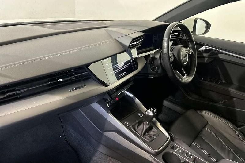 Used Audi A3 S-Line 147 HP (108 kW) 2023 White Sedan