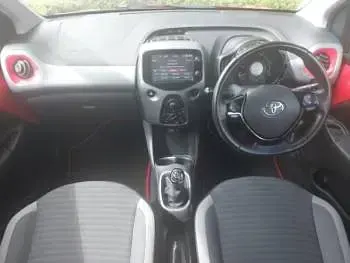 Used Toyota Aygo X-play 72 HP (52 kW) 2018 Red Hatchback