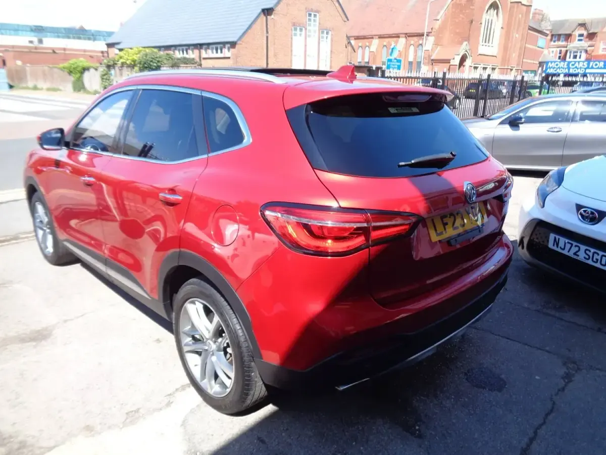 Używany MG HS Exclusive 162 KM (119 kW) 2023 Czerwony SUV