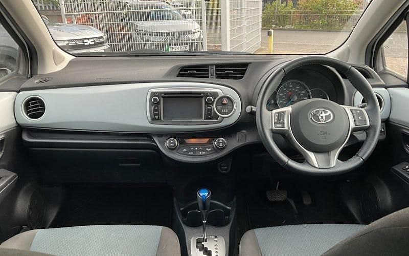 Used Toyota Yaris Hybrid T4 101 HP (74 kW) 2013 Hatchback