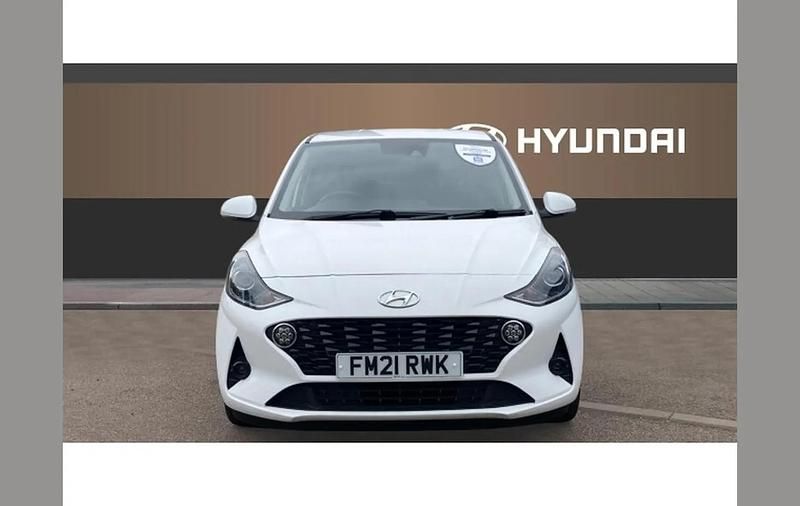 Used Hyundai i10 Premium 67 HP (49 kW) 2021 White Hatchback