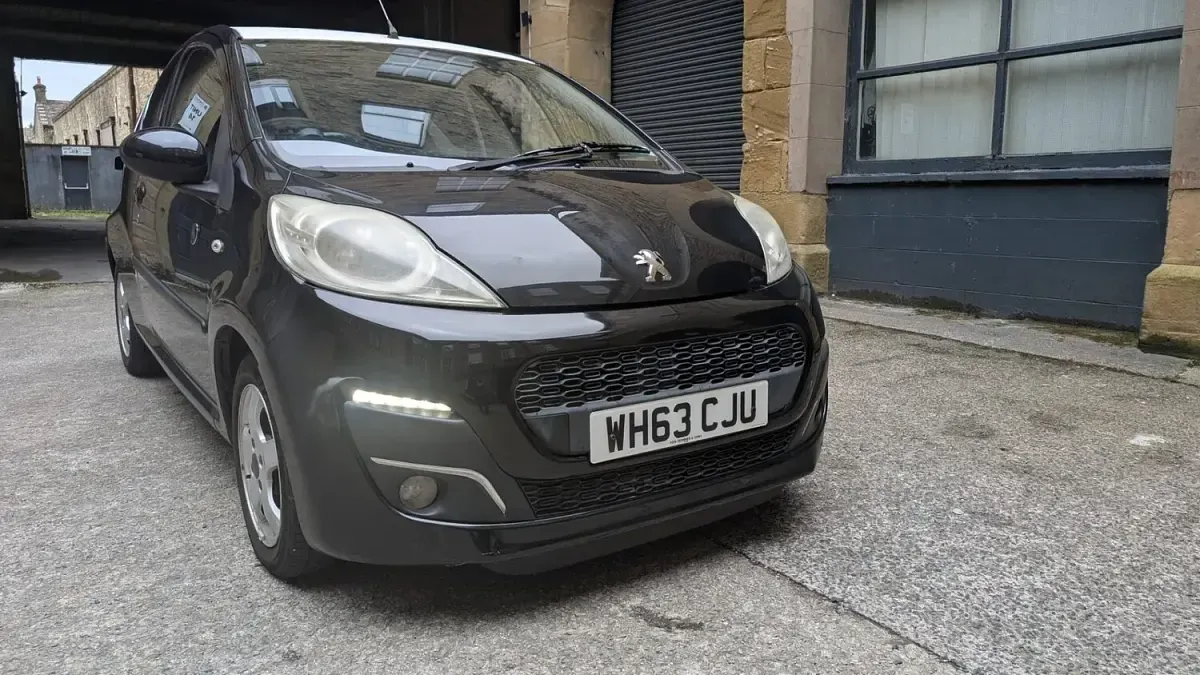 Used Peugeot 107 Envy 67 HP (49 kW) 2014 Black Hatchback