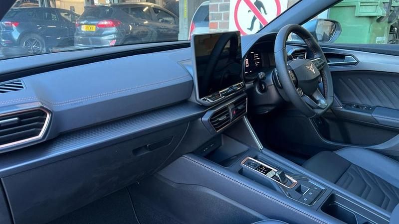 Used Cupra Leon 204 HP (150 kW) 2025 White Hatchback