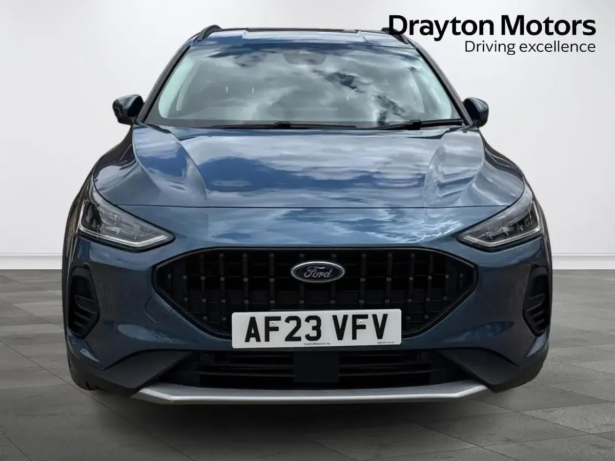 Begagnad Ford Focus Active X 2023 Blå Kombi