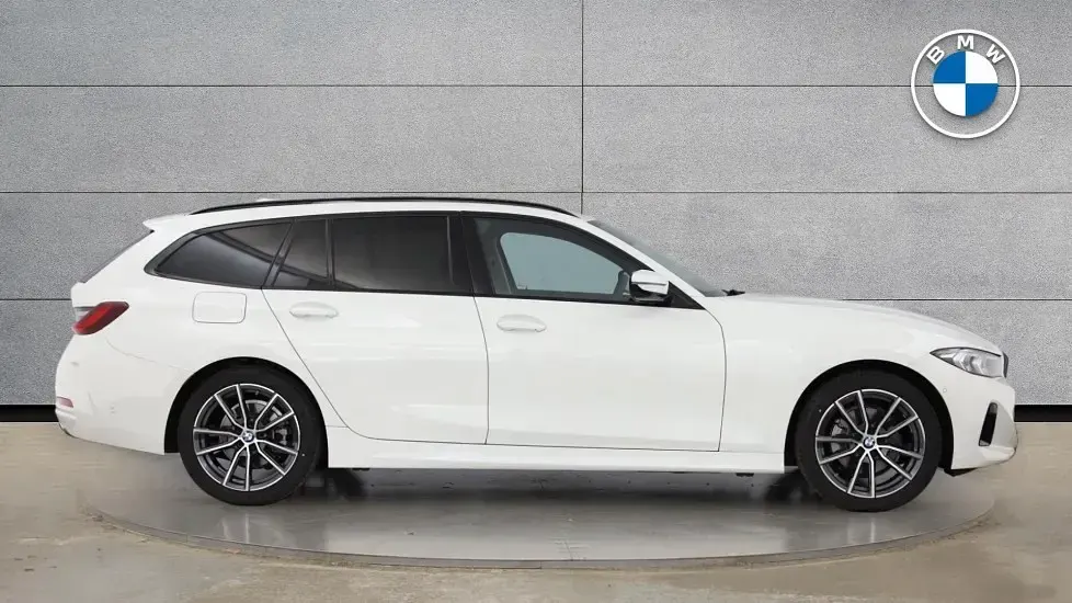 Used BMW 320 Sport Line 181 HP (133 kW) 2025 White Estate