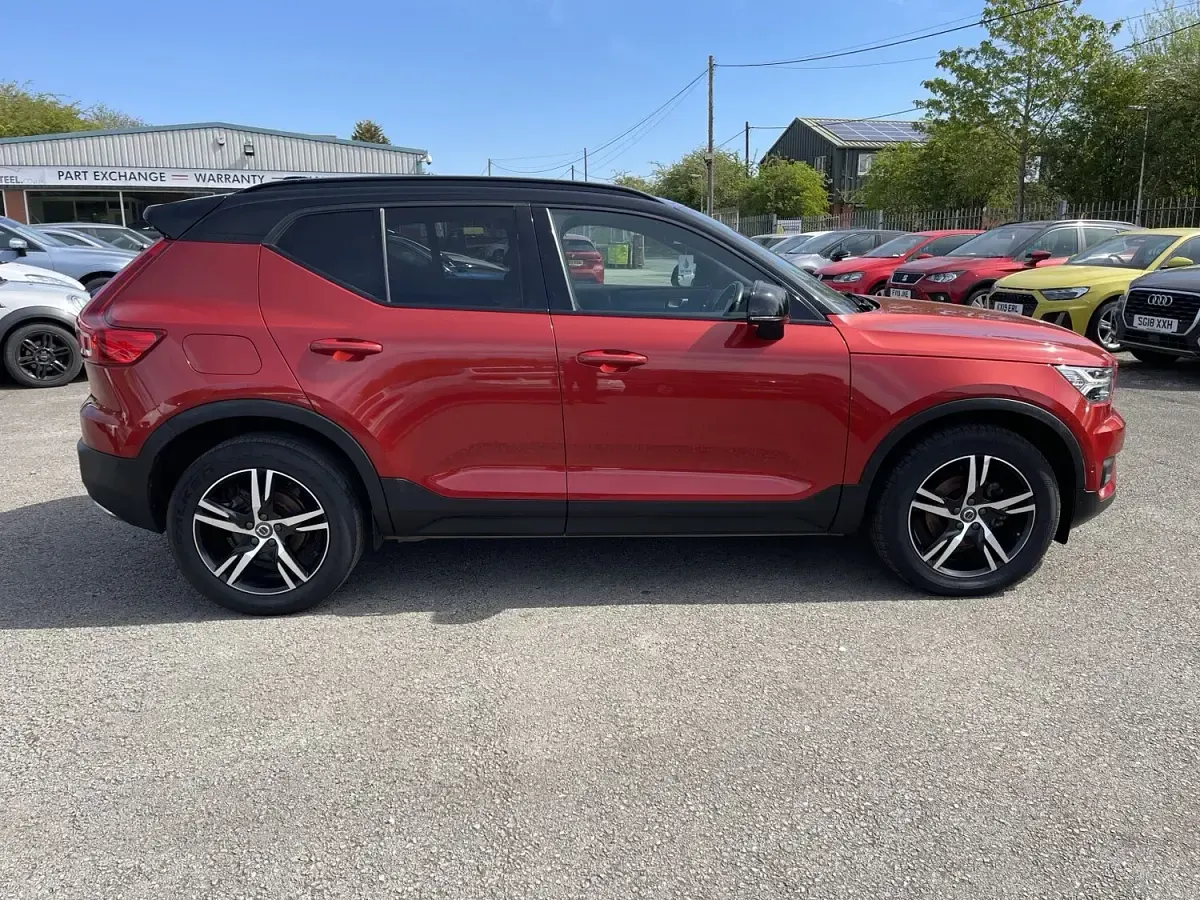 Used Volvo XC40 R-Design 150 HP (110 kW) 2019 Red SUV