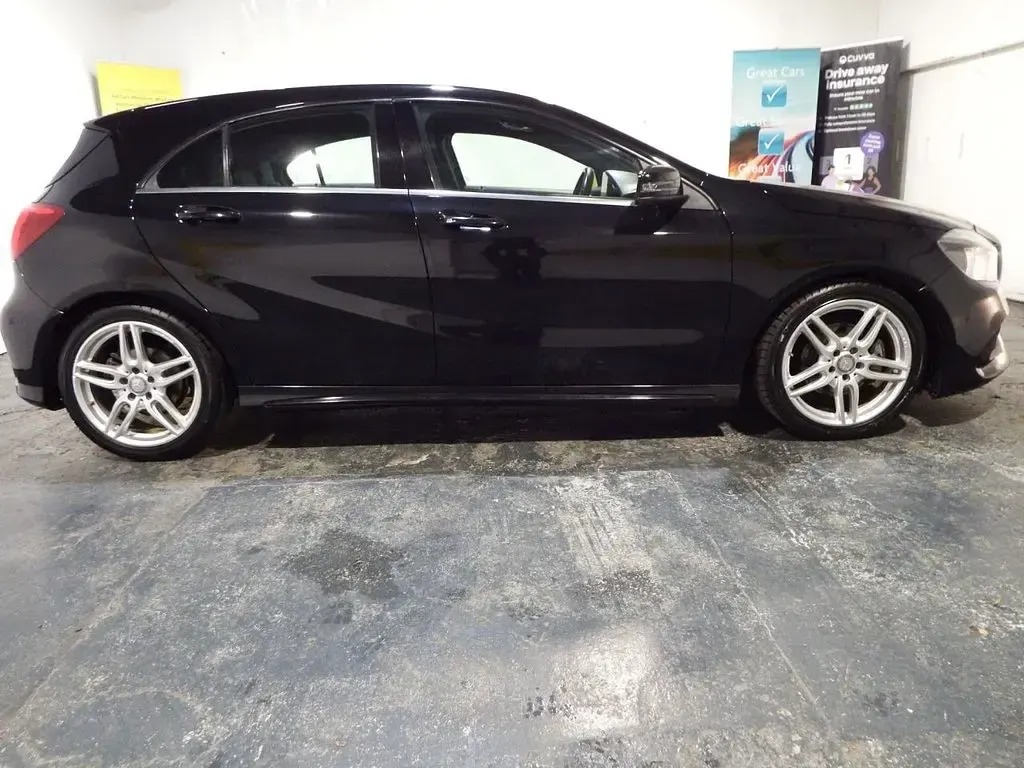 Used Mercedes A180 Executive 109 HP (80 kW) 2015 Black Hatchback