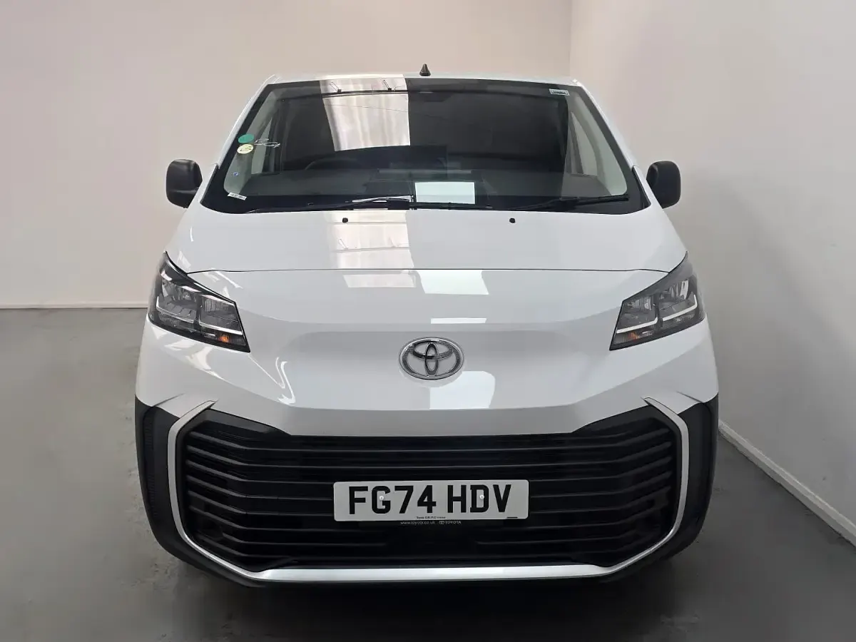 Used Toyota Proace 145 HP (106 kW) 2024 White MPV