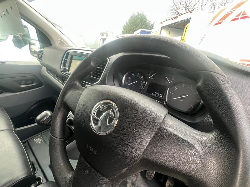 Used Vauxhall Vivaro Sportive 100 HP (73 kW) 2020 White MPV