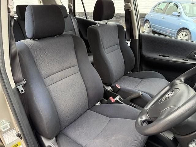 Used Toyota Corolla Verso T2 110 HP (80 kW) 2002 Silver MPV