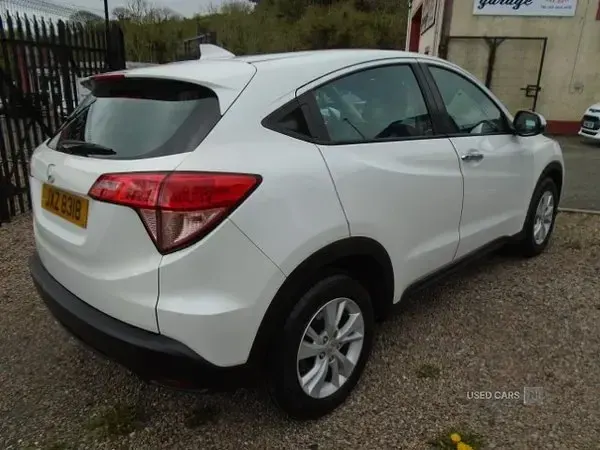 Second-hand Honda HR-V S 130 CP (95 kW) 2016 Alb SUV