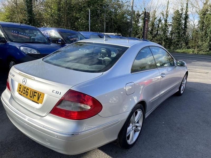Usado Mercedes CLK220 Avantgarde 150 HP (110 kW) 2006 Prateado Coupé