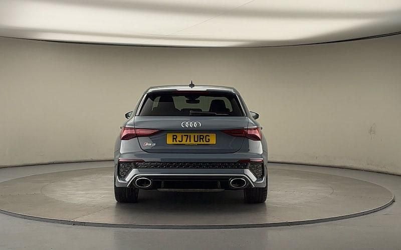 Usado Audi RS3 400 CV (294 kW) 2022 Gris Berlina