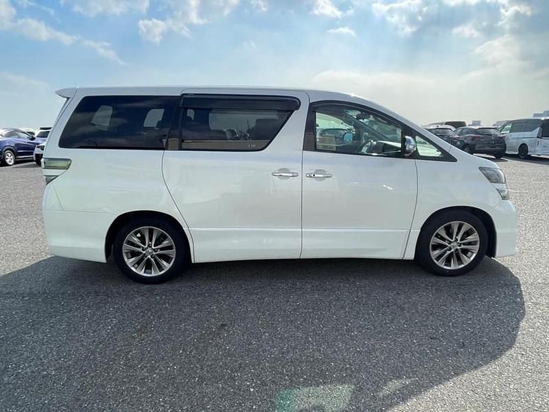 Used Toyota Alphard Platinum 170 HP (125 kW) 2010 Pearl white MPV